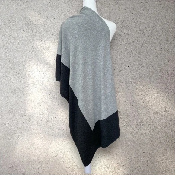LOFT Sweater Knit Soft Grey & Charcoal Colorblock Poncho One Size - Picture 5 of 12